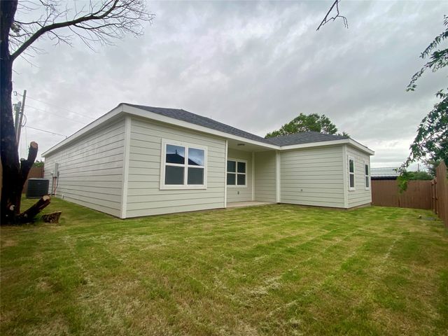 2604 Creekview Drive, Granbury, TX 76048