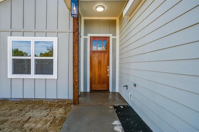 2604 Creekview Drive, Granbury, TX 76048