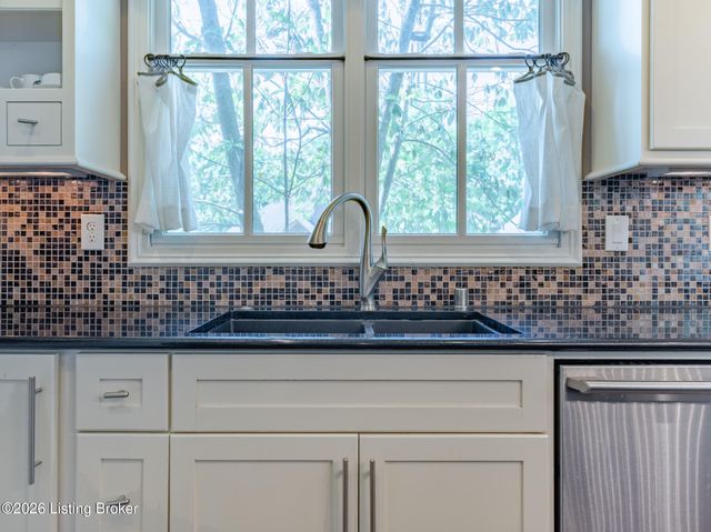 7101 Graf Springs Dr, Louisville, KY 40241
