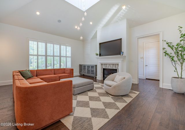 7101 Graf Springs Dr, Louisville, KY 40241