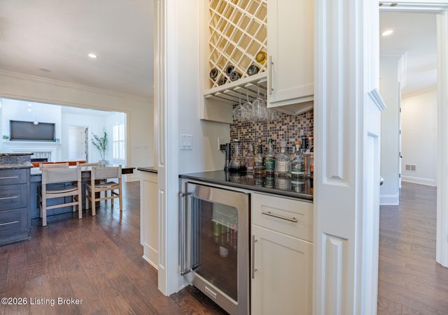 7101 Graf Springs Dr, Louisville, KY 40241