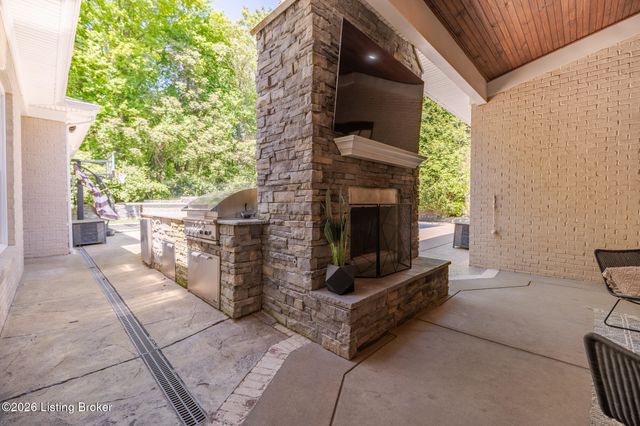 7101 Graf Springs Dr, Louisville, KY 40241