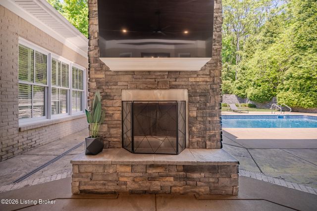 7101 Graf Springs Dr, Louisville, KY 40241