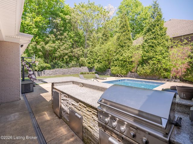 7101 Graf Springs Dr, Louisville, KY 40241