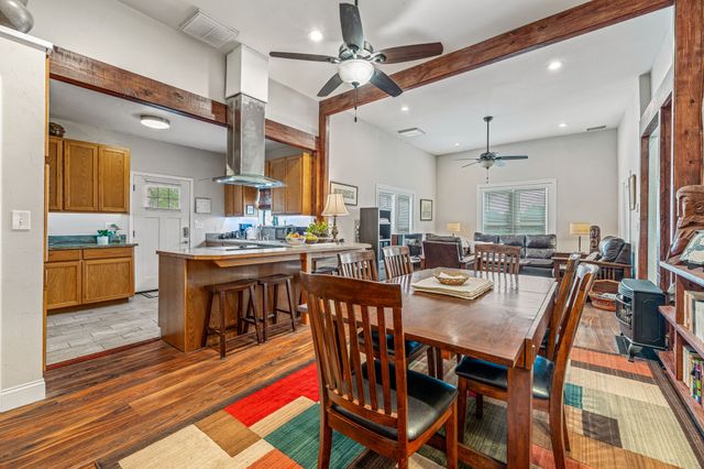 735 N Crockett Street, Granbury, TX 76048