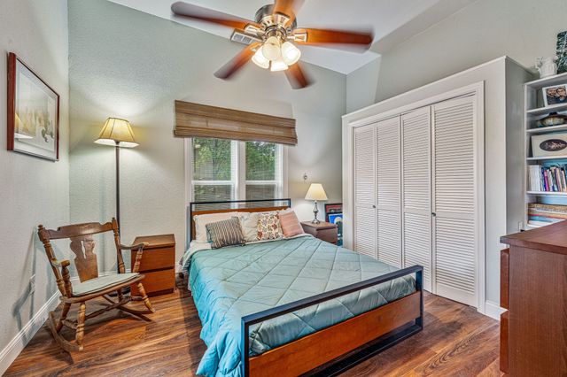 735 N Crockett Street, Granbury, TX 76048