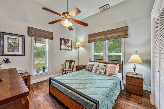 735 N Crockett Street, Granbury, TX 76048