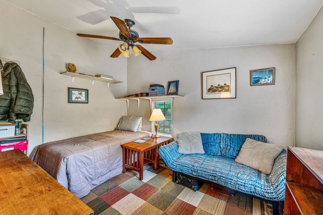 735 N Crockett Street, Granbury, TX 76048