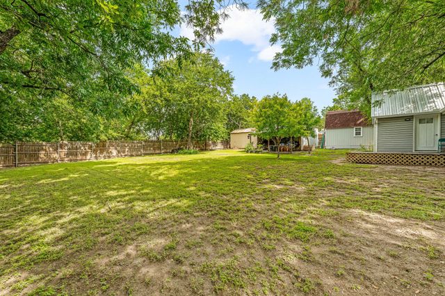 735 N Crockett Street, Granbury, TX 76048