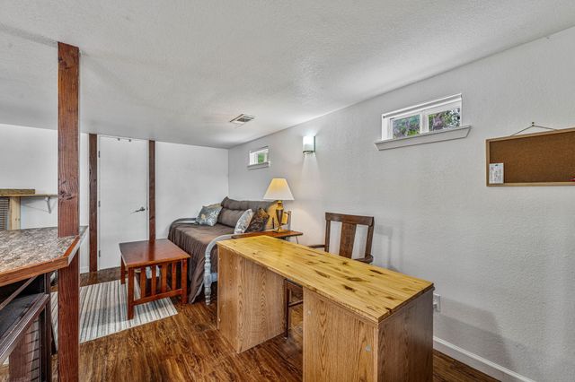 735 N Crockett Street, Granbury, TX 76048