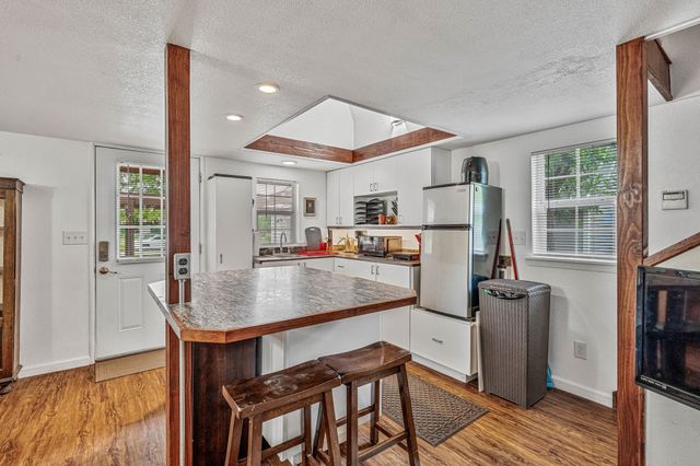 735 N Crockett Street, Granbury, TX 76048
