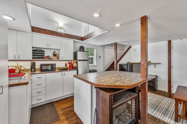 735 N Crockett Street, Granbury, TX 76048