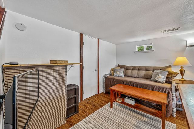 735 N Crockett Street, Granbury, TX 76048