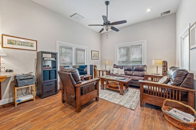 735 N Crockett Street, Granbury, TX 76048