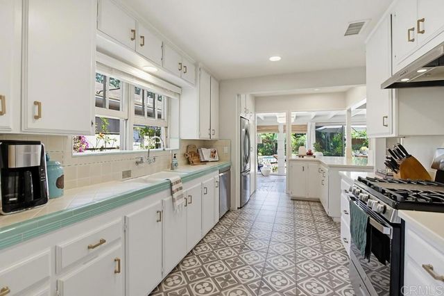 8917 Lemon Avenue, La Mesa, CA 91941