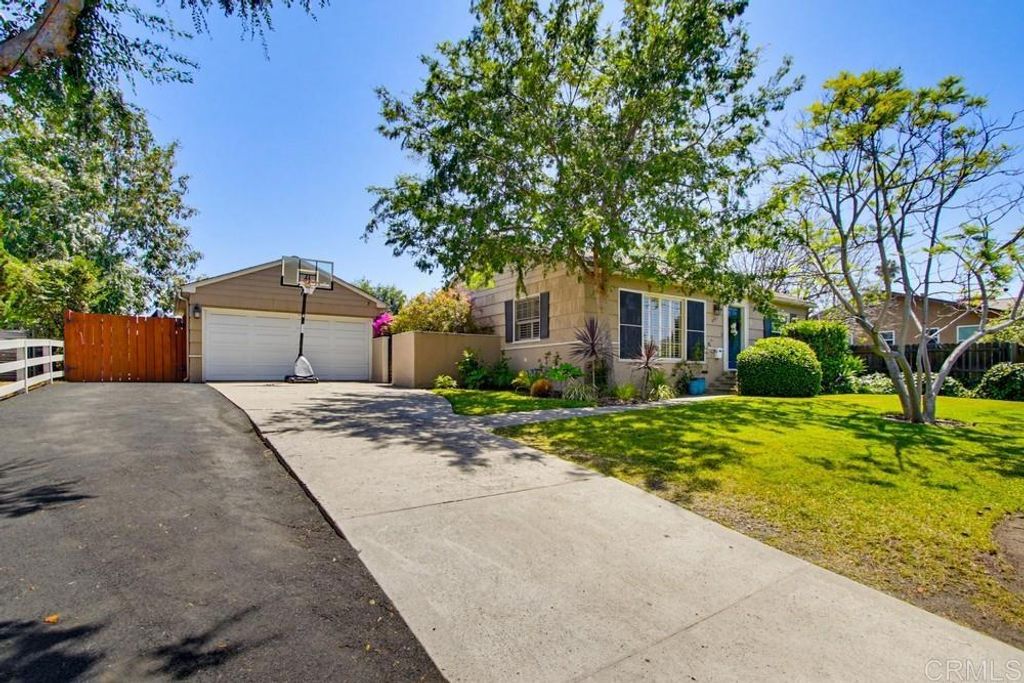 8917 Lemon Avenue, La Mesa, CA 91941