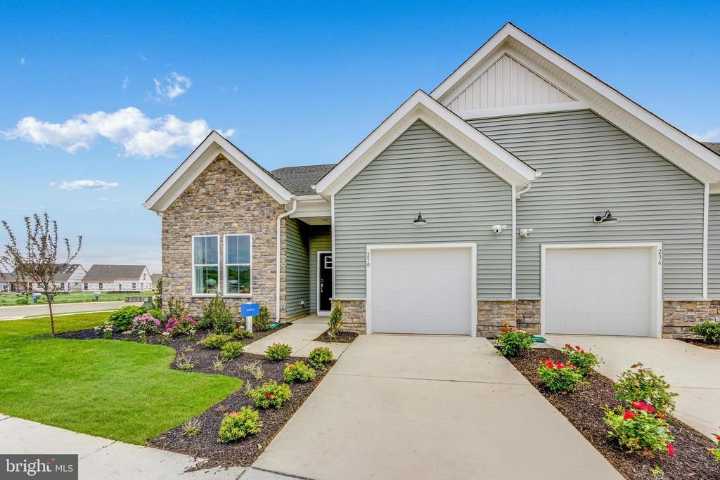 208 CARNEY CT, Dover, DE 19904