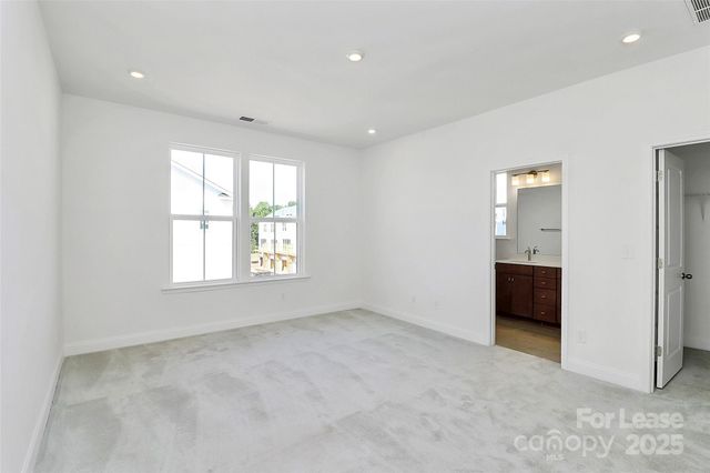 7118 Westrow Avenue, Charlotte, NC 28278