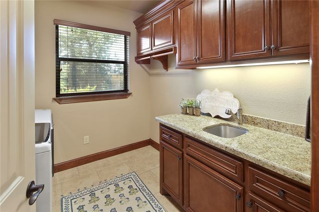 10682 Commonwealth Drive, Iola, TX 77861