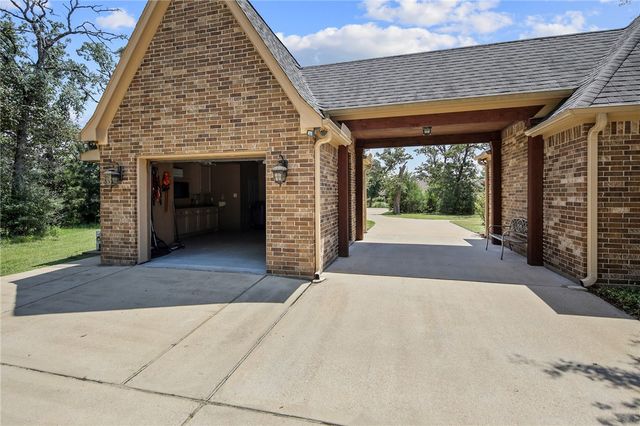10682 Commonwealth Drive, Iola, TX 77861
