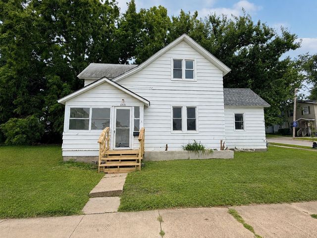1221 B Avenue NW, Cedar Rapids, IA 52405