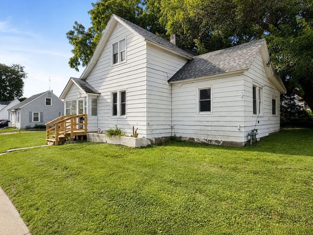 1221 B Avenue NW, Cedar Rapids, IA 52405