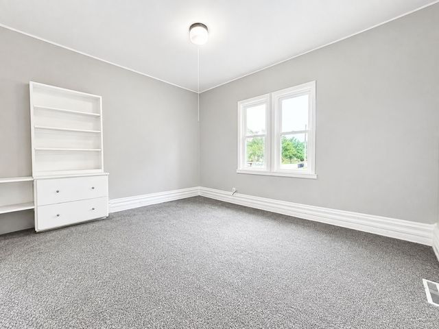 1221 B Avenue NW, Cedar Rapids, IA 52405