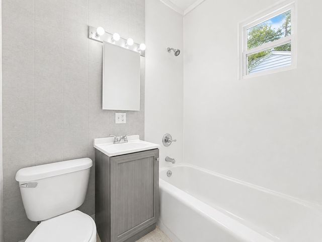1221 B Avenue NW, Cedar Rapids, IA 52405