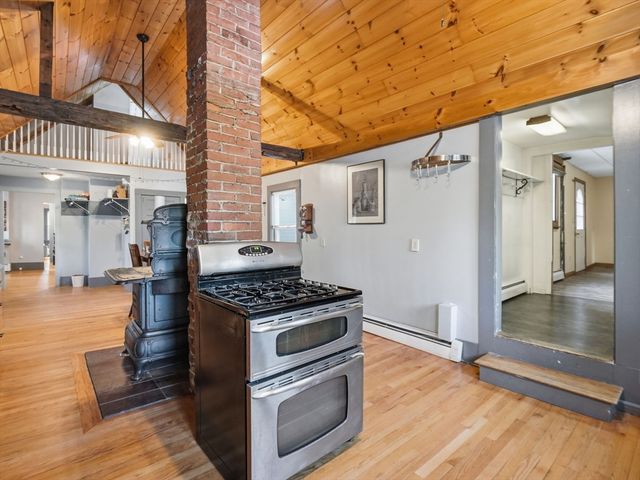 9 Turnpike Rd, Townsend, MA 01469