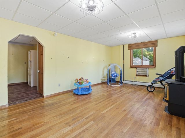 9 Turnpike Rd, Townsend, MA 01469