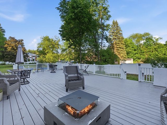 9 Turnpike Rd, Townsend, MA 01469