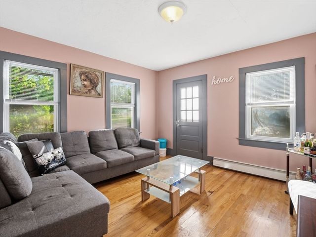 9 Turnpike Rd, Townsend, MA 01469