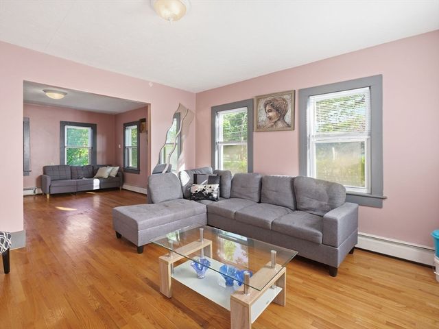 9 Turnpike Rd, Townsend, MA 01469
