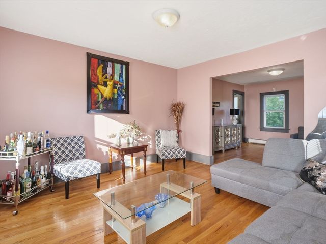9 Turnpike Rd, Townsend, MA 01469