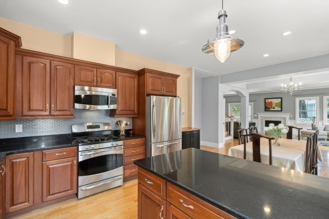 79 West St 79, Newton, MA 02458