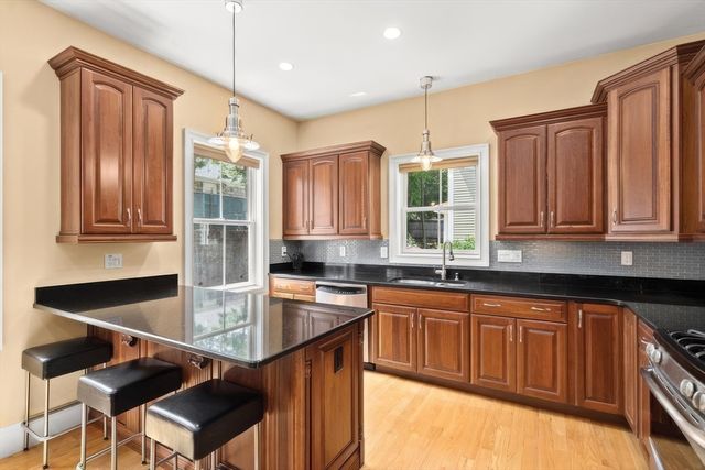 79 West St 79, Newton, MA 02458