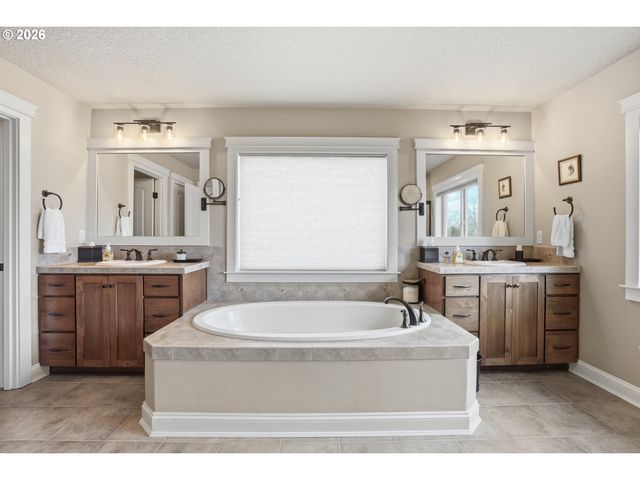 2552 Nw 12TH Cir, Camas, WA 98607