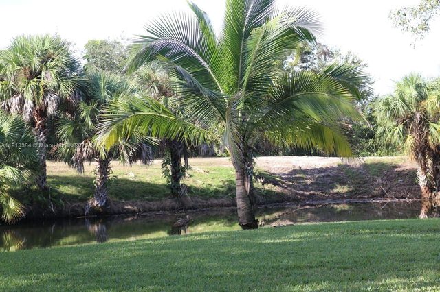 8120 SW 24th St 206, North Lauderdale, FL 33068