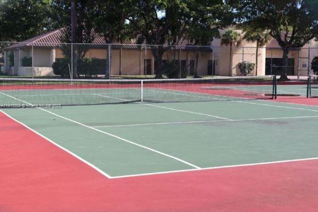 8120 SW 24th St 206, North Lauderdale, FL 33068