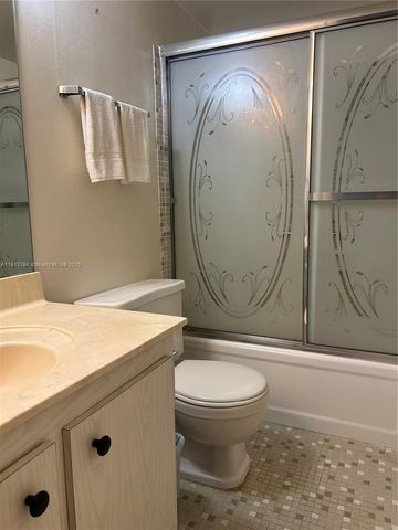 8120 SW 24th St 206, North Lauderdale, FL 33068