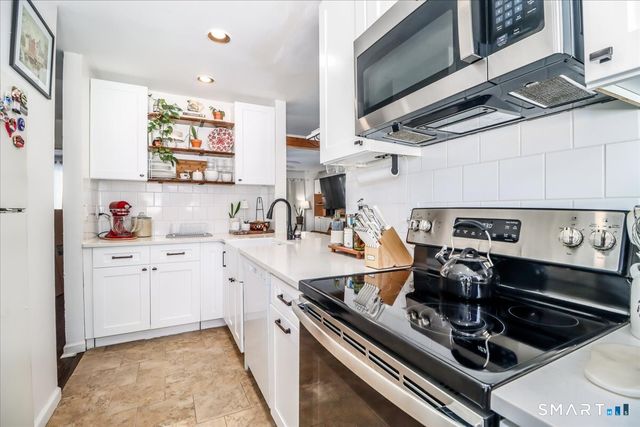 38 Candlewood Lake Road South APT 3, New Milford, CT 06776