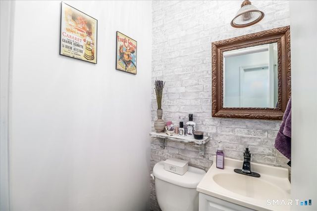 38 Candlewood Lake Road South APT 3, New Milford, CT 06776