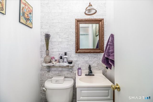 38 Candlewood Lake Road South APT 3, New Milford, CT 06776