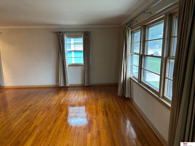 5010 Castelar Street, Omaha, NE 68106