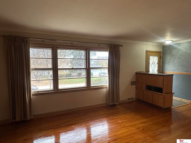 5010 Castelar Street, Omaha, NE 68106