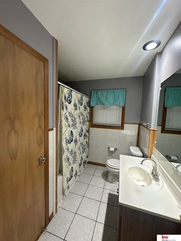 5010 Castelar Street, Omaha, NE 68106