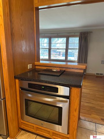 5010 Castelar Street, Omaha, NE 68106