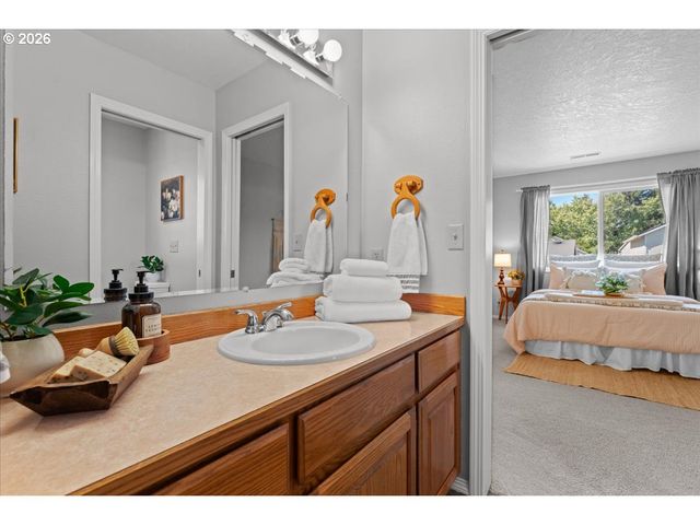 2253 Se 74TH Ave, Hillsboro, OR 97123