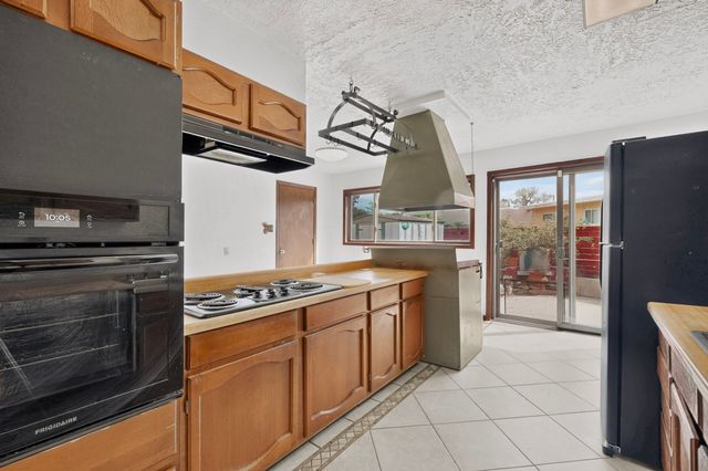 109 Camino De Las Crucitas, Santa Fe, NM 87501