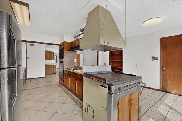 109 Camino De Las Crucitas, Santa Fe, NM 87501